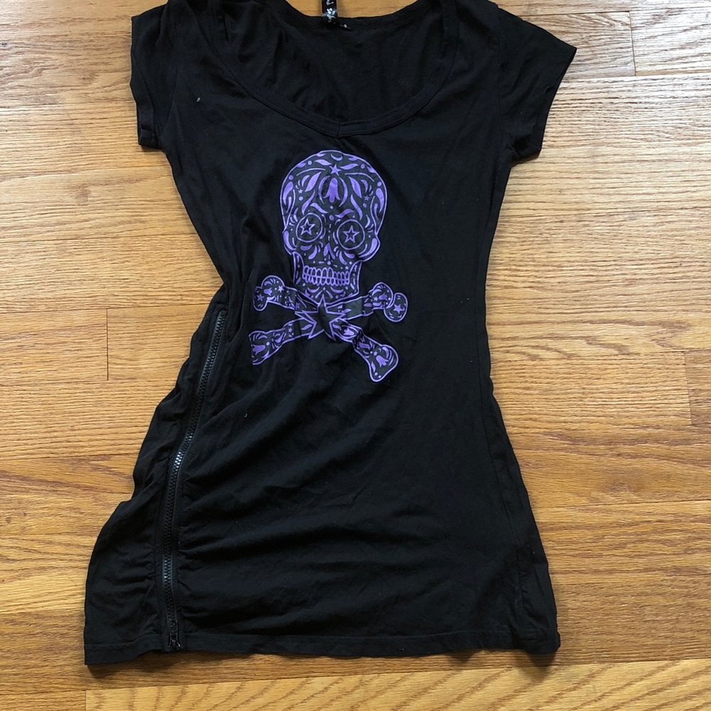 Black Women's Short Sleeve Tee with Purple Skull Graphic